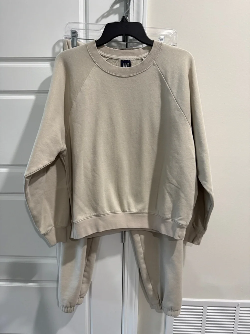 GAP Moonstone Oatmeal Matching Sweatsuit Set Crewneck & Joggers Size Medium EUC - Picture 1 of 9